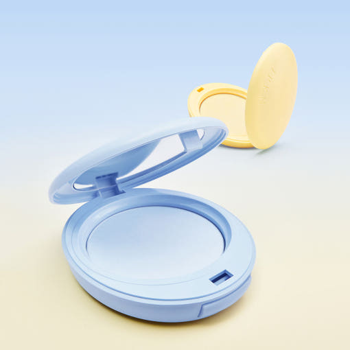 Open and closed compact of IPKN Tonewear Primer Pact 7.5g against a gradient background.