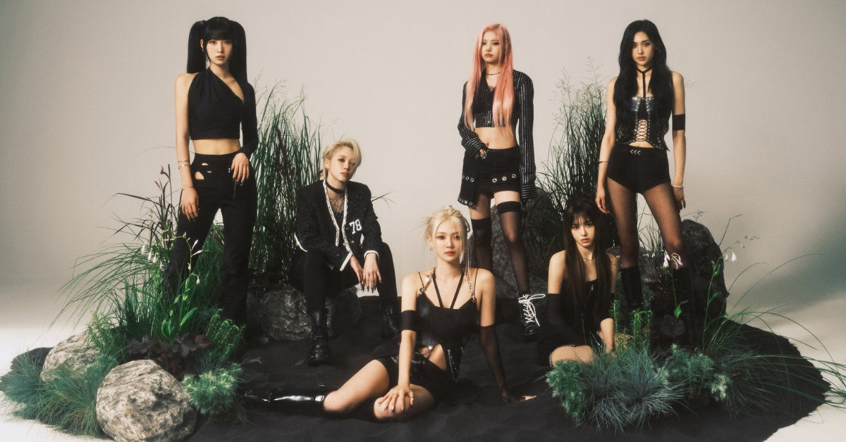 Everglow: The K-Pop Dynamo Sparking a Cosmic Explosion of Talent, Style, and Unstoppable Girl Power! Group photo