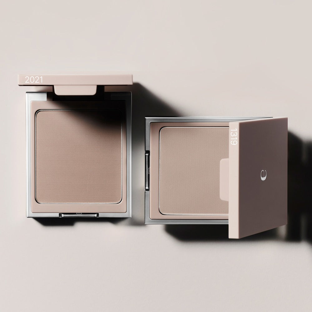 AMELI Maroon Shading compact case with open and closed shades, sleek design for beauty enthusiasts.