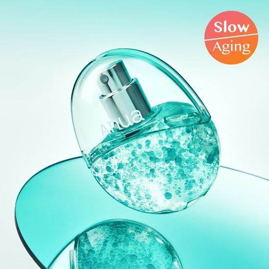 ANUA PDRN Hyaluronic Acid Moisture Capsule Mist 30ml bottle on reflective surface, promoting slow aging skincare benefits.