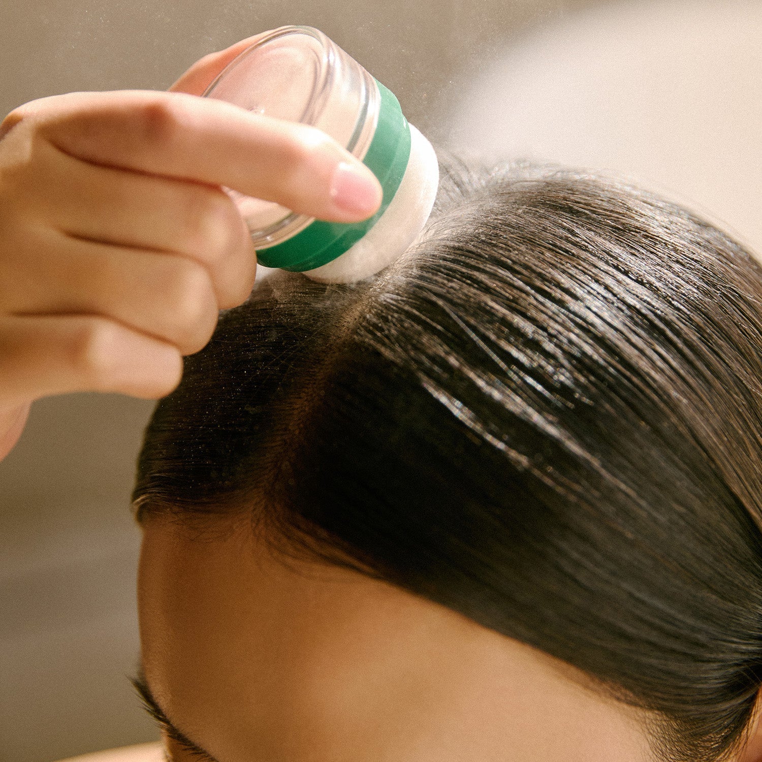 Applying AROMATICA Rosemary Dry Shampoo Powder 10g to hair for a refreshing and oil-free look.