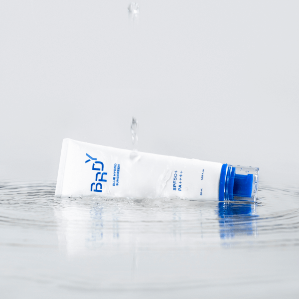 B.READY Blue Moisture Sun Cream 50ml lying in water with splash, Gentleman Korea men’s sunscreen product shot