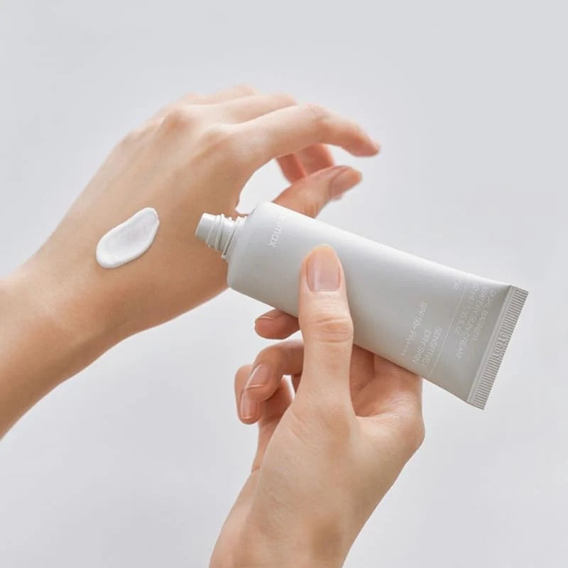 Applying CELIMAX Dual Barrier Watery Sun Cream 40ml on skin for sun protection and hydration.