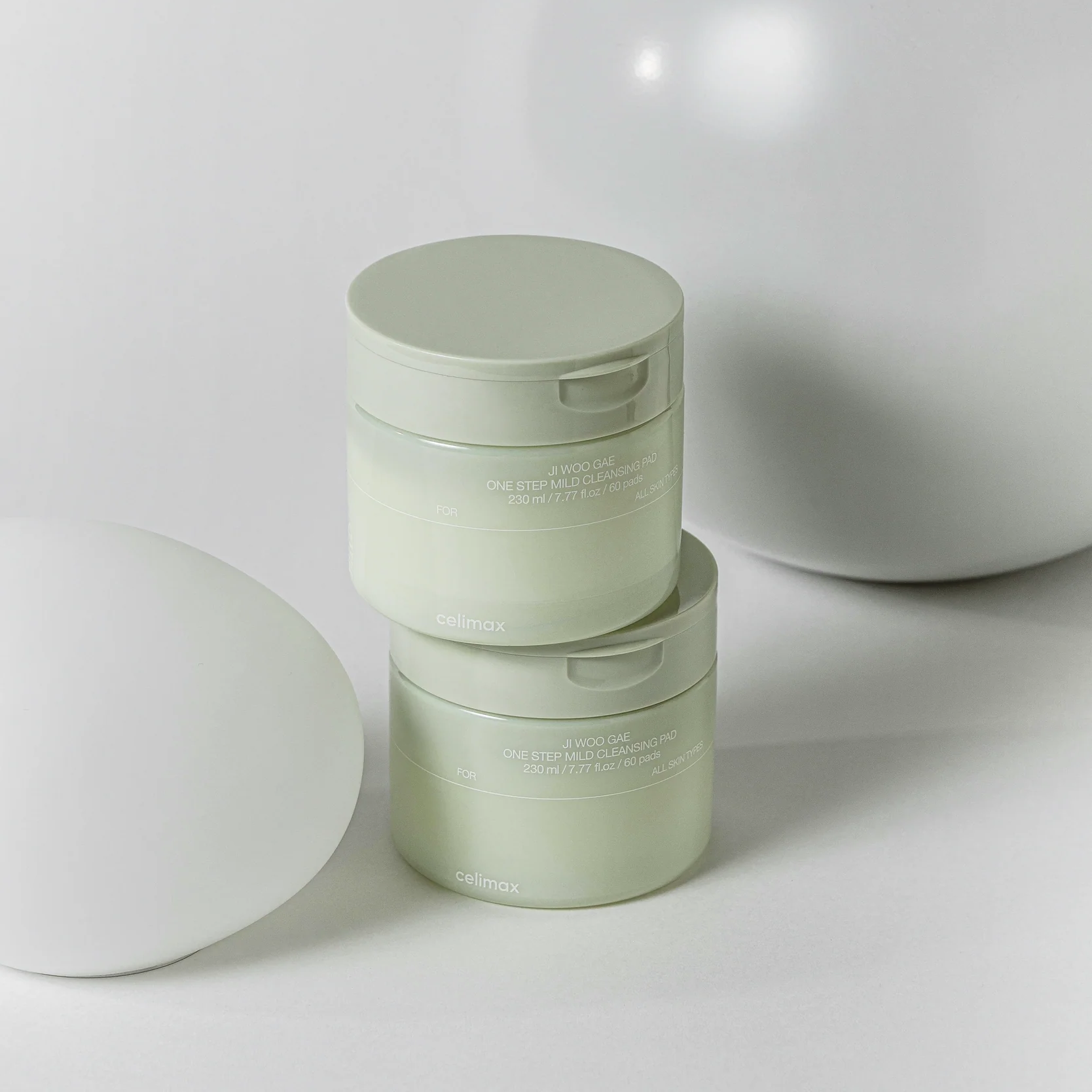 CELIMAX Ji Woo Gae One Step Mild Cleansing Pad 60 pads containers on a white background