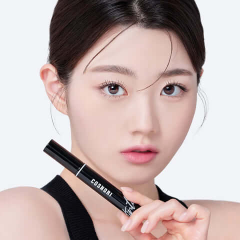 Model holding COSNORI Eyelash Tinting Serum Deep Black