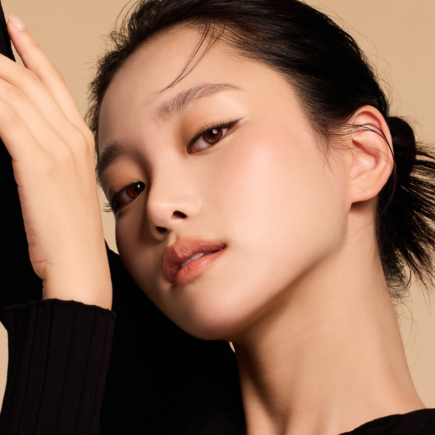 Model showcasing DEAR DAHLIA Perfect Desighning Eyeliner Pencil with a flawless, elegant eye makeup look.