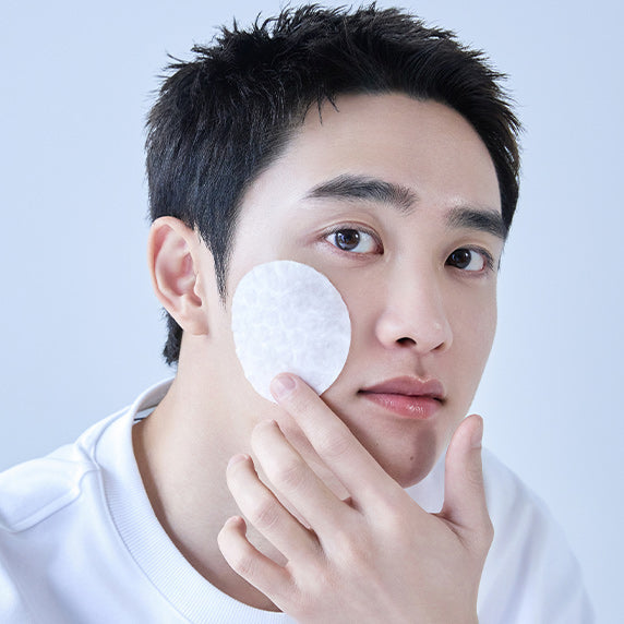 Man using DERMATORY Hyaluronic Acid Moisture Spring Embo Pad Refill 60 sheets on face