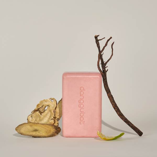 DONGGUBAT Blooming Jaungo Washing Bar 80g with natural ingredients on display.
