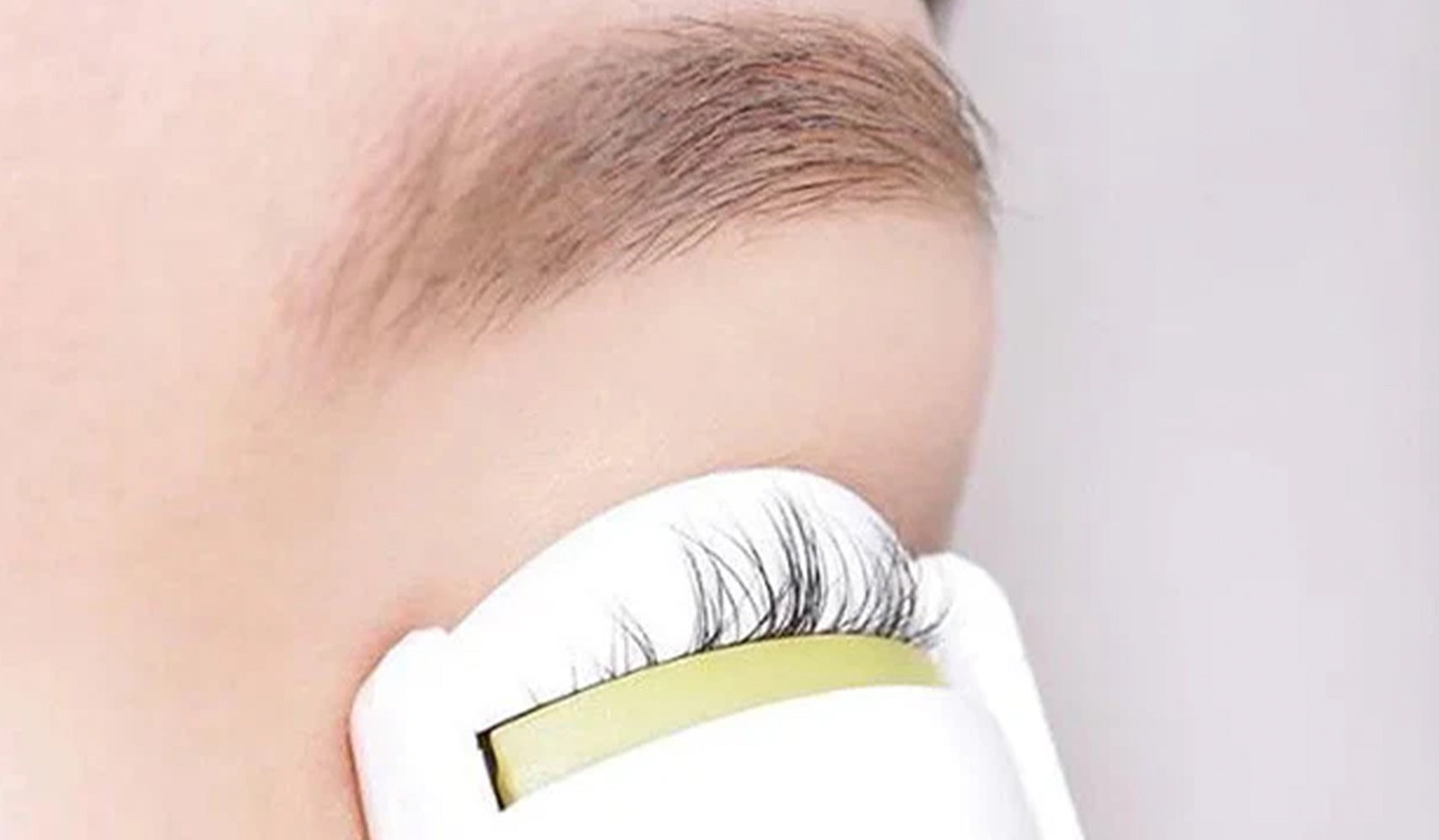 Eyelash curler shaping lashes for lifted look