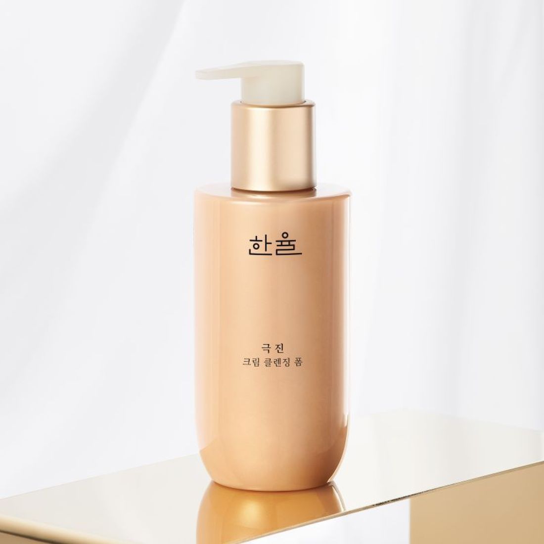 HANYUL Extreme Cream Cleansing Foam 200ml bottle on display