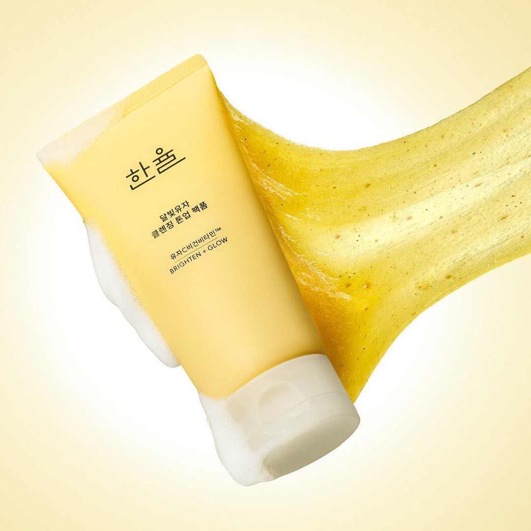 HANYUL Moonlight Yuja Vitamin Tone-Up Pack Foam 120ml with foaming gel texture on a yellow background