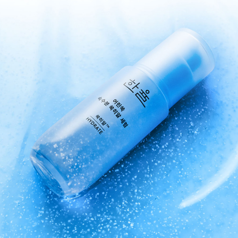 HANYUL Young Artemisia Extract Moisturizing Serum 40ml bottle on a blue textured background