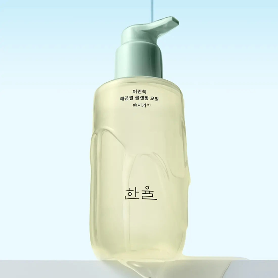 HANYUL Young Artemisia Smooth Cleansing Oil 200ml bottle on display