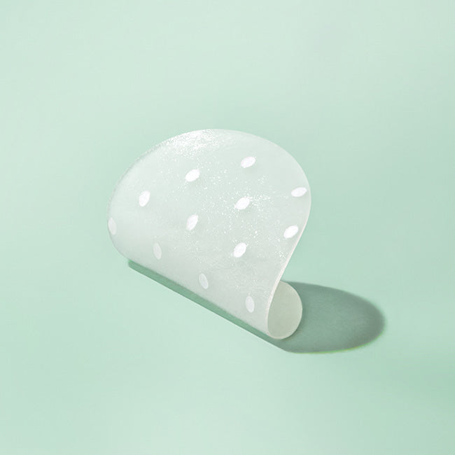 ILSO No Trouble Spot Patch on green background, skincare product for spot treatment with clear design
