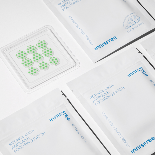 INNISFREE Retinol Cica Ampoule Focusing Patch showing packaging and patches on a white background.
