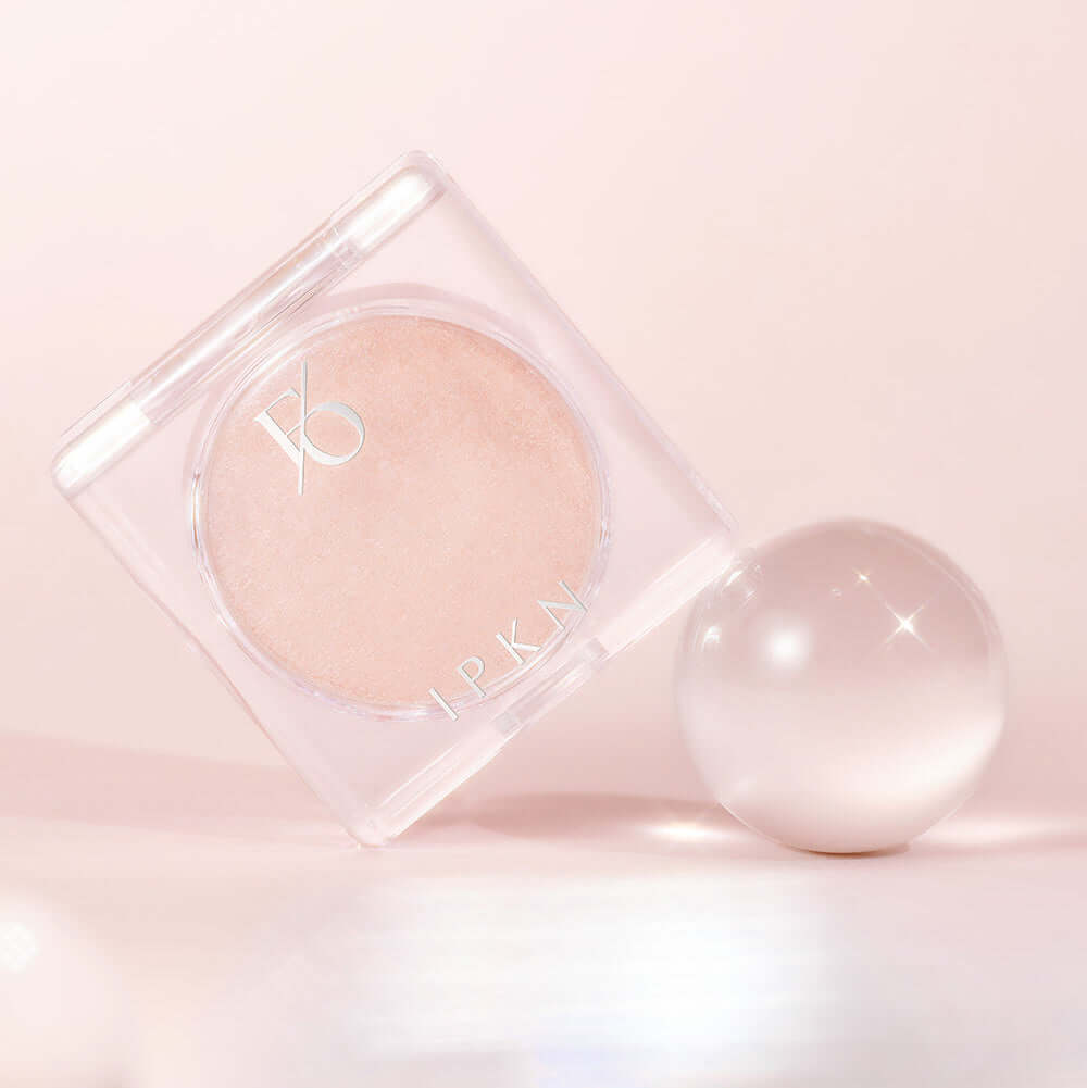 IPKN Flap One Single Highlighter (Peach Lace) 2.9g in transparent compact with peach shade on pastel background.