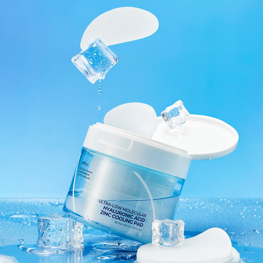 ISNTREE Hyaluronic Acid ZINC Cooling Pad 60 Sheets in open container, surrounded by ice cubes, blue background.