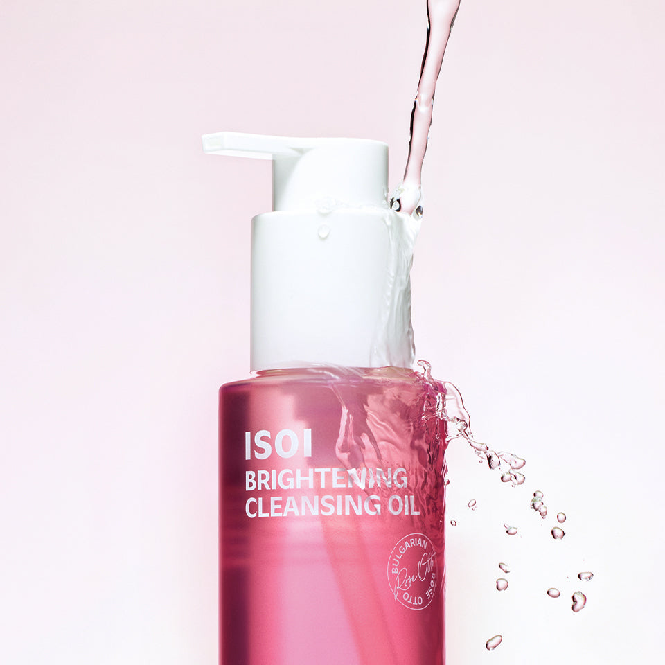 ISOI Brightening Cleansing Oil 150ml bottle with water splash on pink background