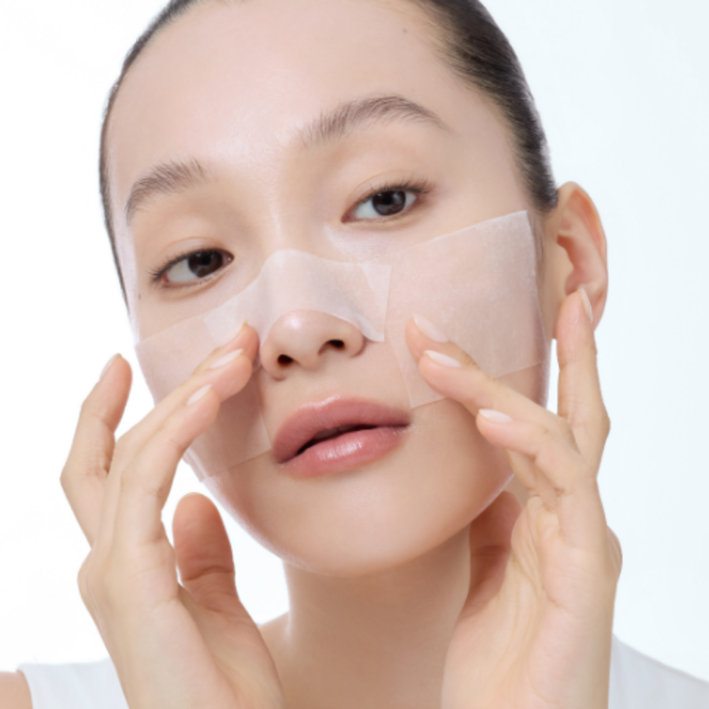 Woman applying KLAIRS Freshly Juiced Vitamin Hwajalmeok Pad 80 sheets to her face for skincare routine
