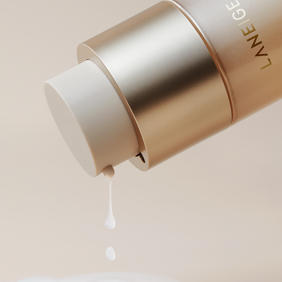 LANEIGE Perfect Renew 3X Skin Refiner Advanced 150ml bottle dispensing product with creamy texture, luxury skincare packaging