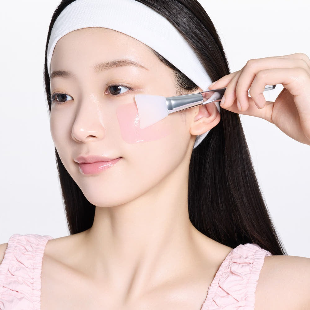 MAMONDE Flora Glow Rose Sleeping Mask 80ml being applied on face with brush applicator for radiant skin care