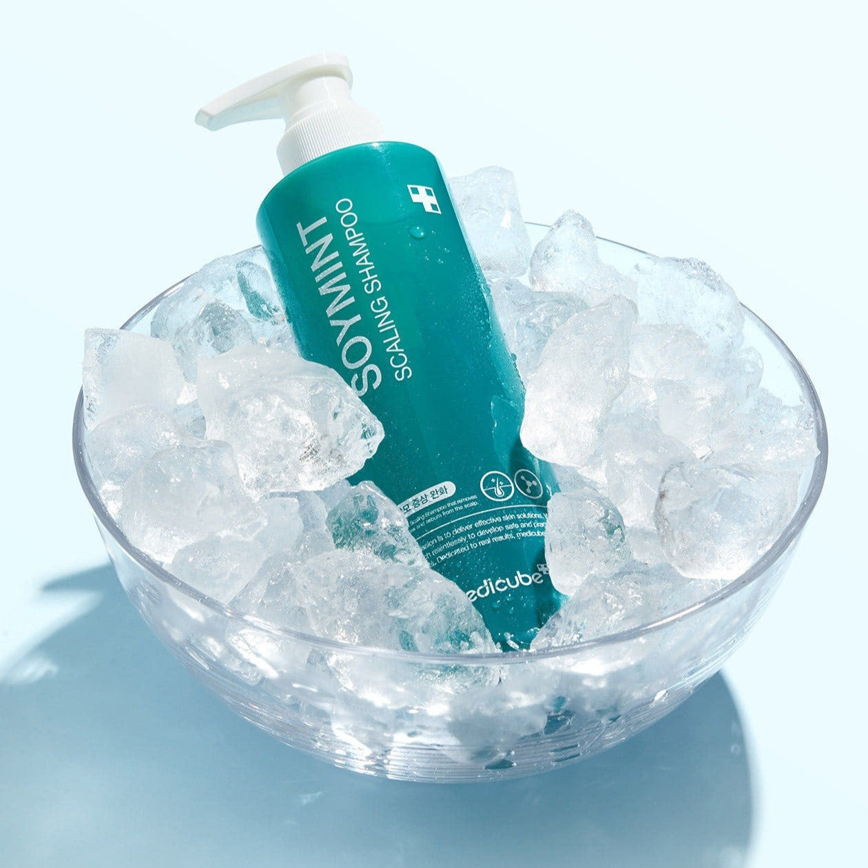 MEDICUBE Soymint Scaling Shampoo 490ml in a bowl of ice, showcasing cool and refreshing design.