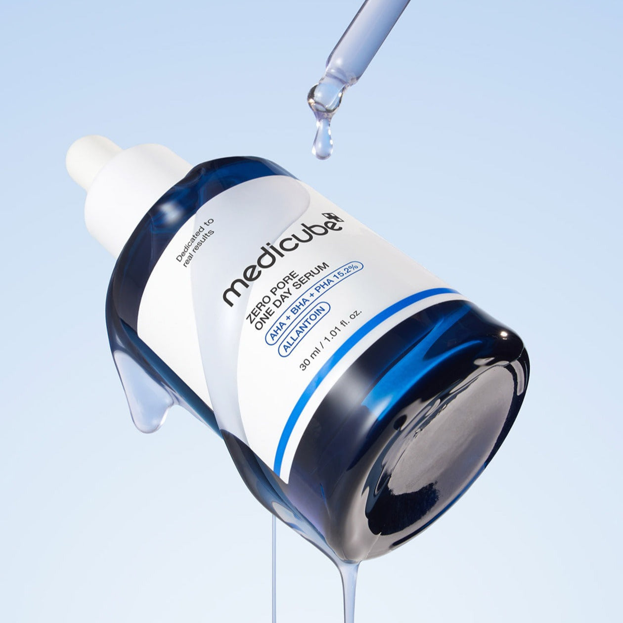 MEDICUBE Zero Pore One-Day Serum 30ml bottle with dropper and liquid spill on light blue background