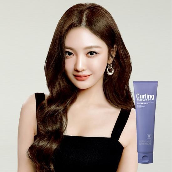 MISE EN SCENE Curling Essence 2X 230ML with model showcasing long, wavy hair next to the product bottle.