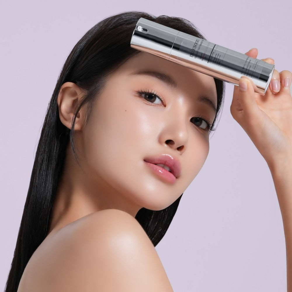 Woman holding MIXSOON Peptide Cica Hyal Shot 150 50ml next to her face on a light background