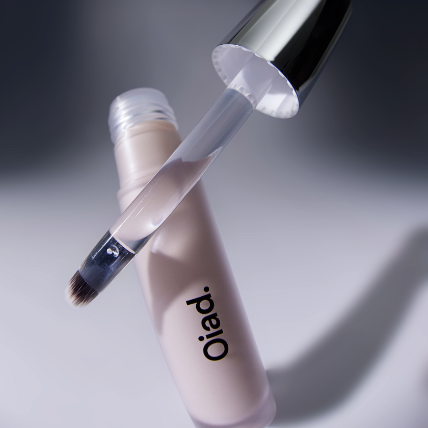 OIAD Cover Perfecting Mirror Brushed Concealer with brush applicator, premium concealer for flawless finish
