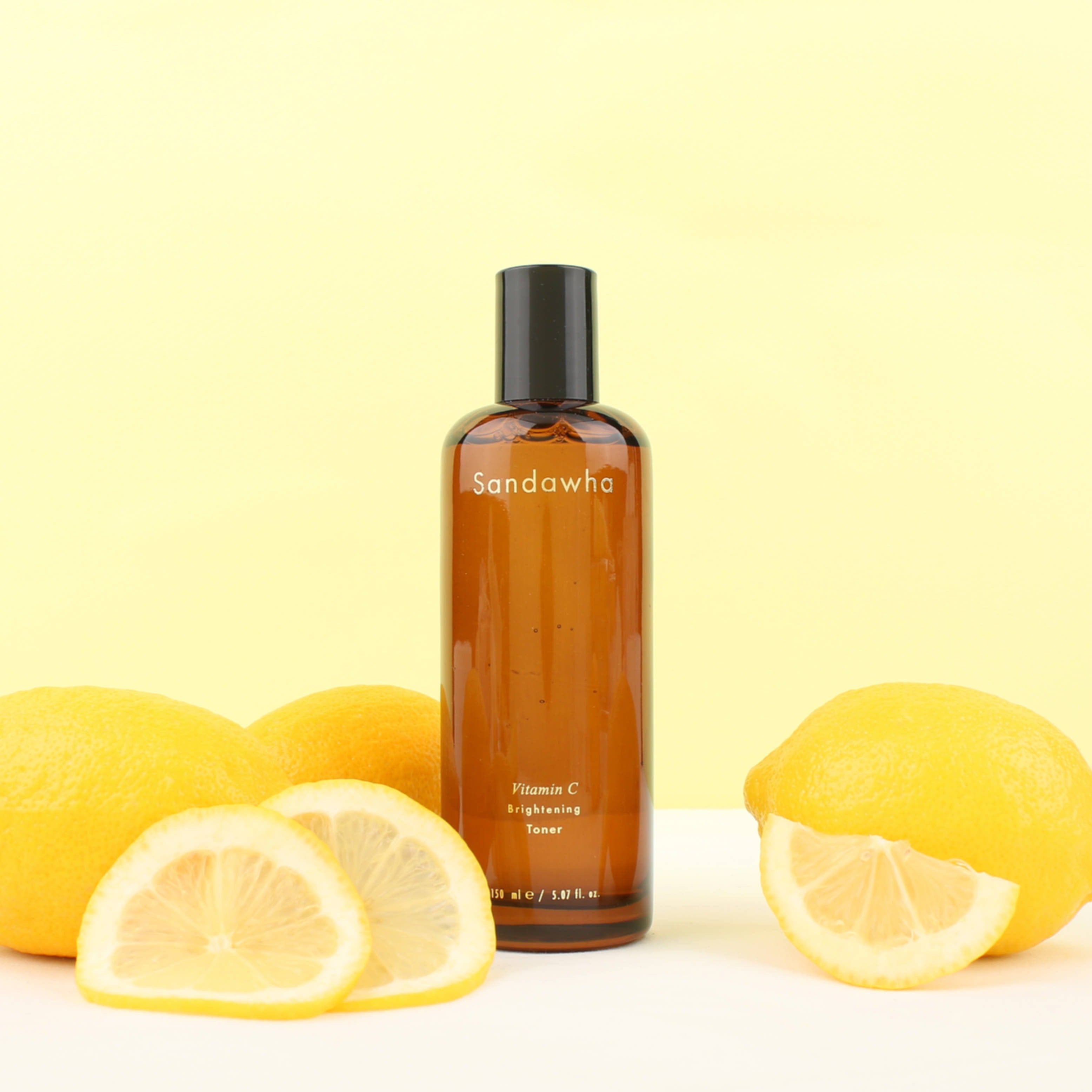 SANDAWHA Vitamin C Whitening Toner 150ml with fresh lemons