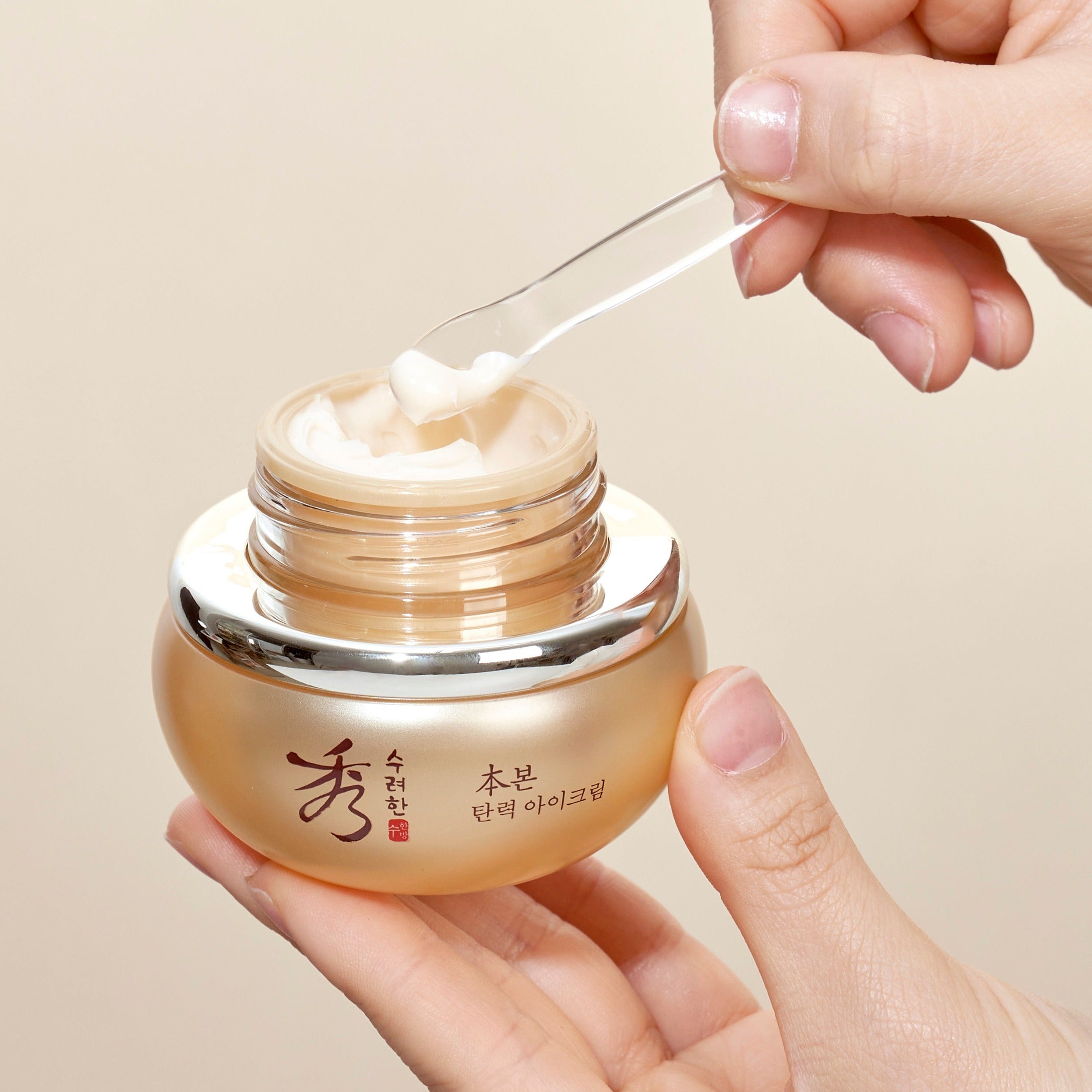 SOORYEHAN Bon Elasticity Eye Cream 25ml being applied with spatula