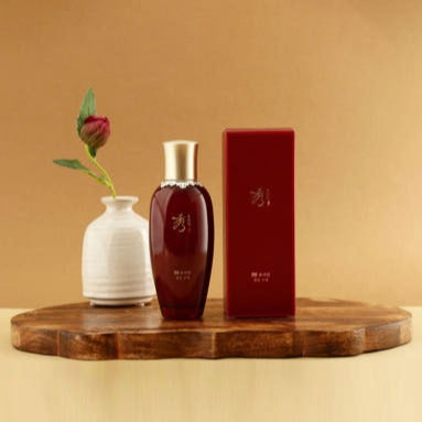 SOORYEHAN Hyobidam Fermented Sap 150ml bottle and box on display with decorative vase