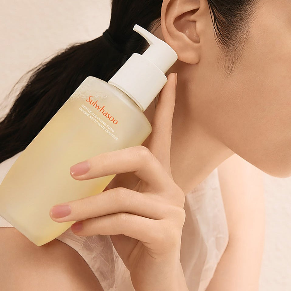 Woman holding SULWHASOO Gentle Cleansing Foam 200ml near face