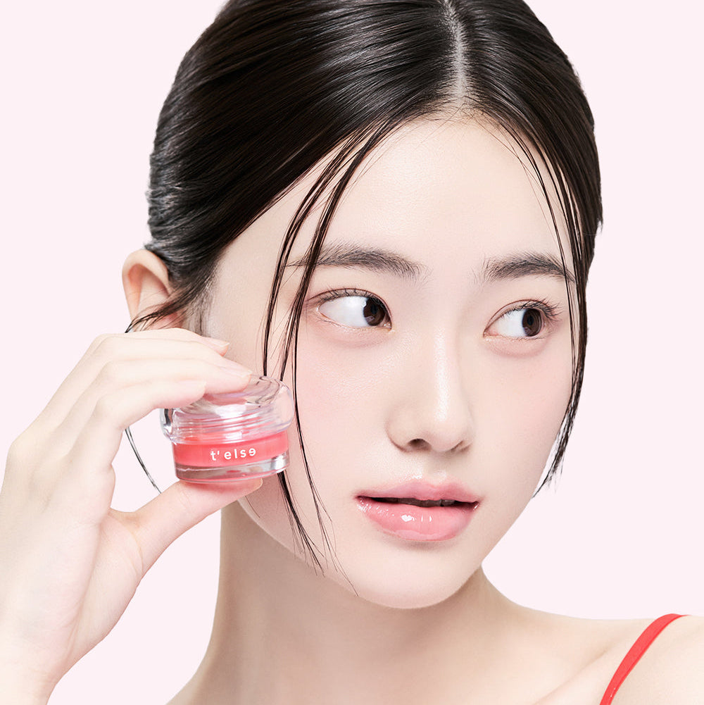 Woman holding T'ELSE Plumping Glow Jelly Pot 9g beauty product.