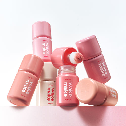WAKE MAKE Shaking Blur Cheek 4g cosmetics displayed on a white background.