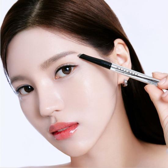 Model using WAKEMAKE Natural Hard Brow Pencil to define brows, showcasing smooth application and natural finish.